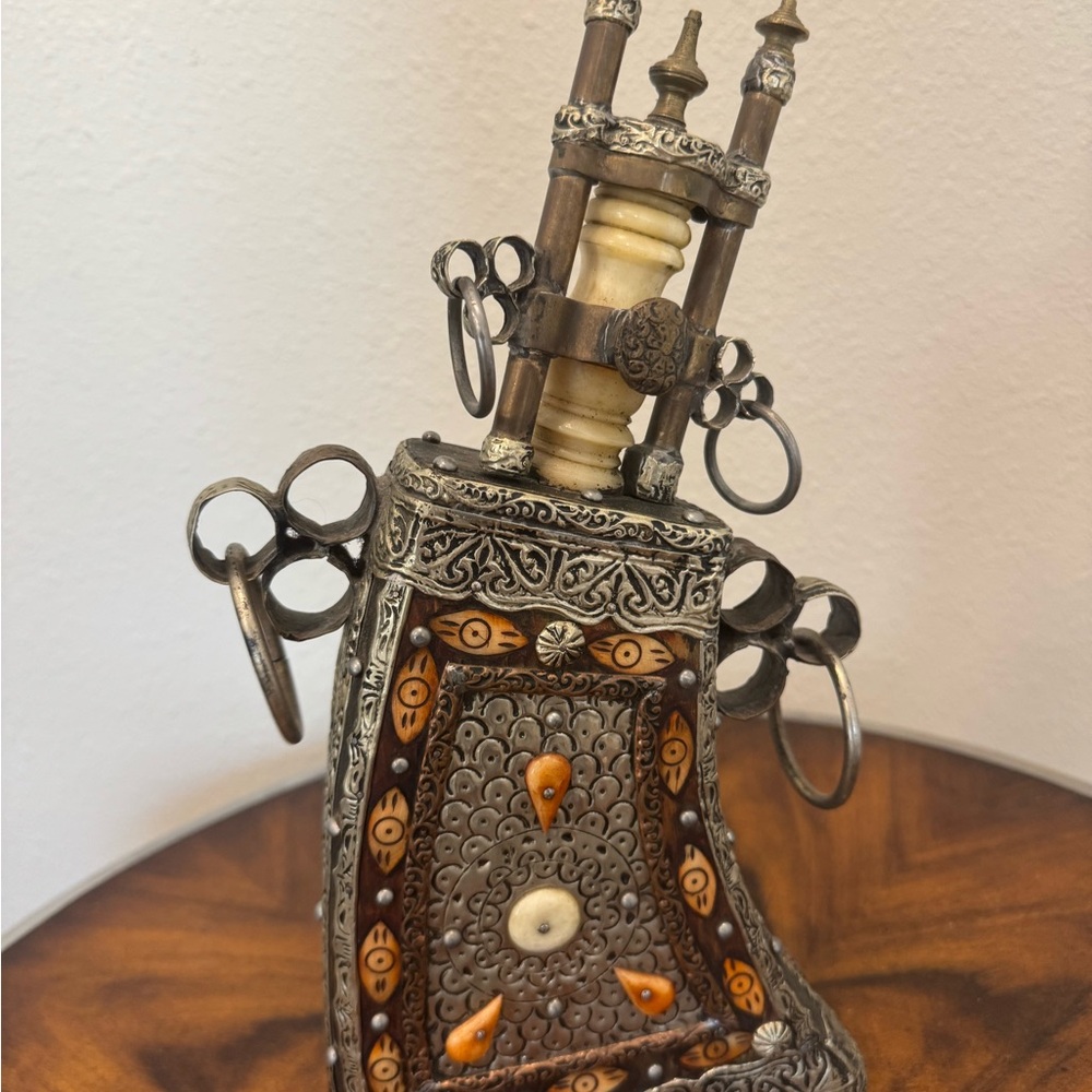 Antique Moroccan Tribal Gun Powder Flask / Case Hand Hammered With Bone Neck - Picture 15 of 16